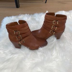 Brown ankle boots. Gold hard wear Buckle the outside, inner zipper. Size 8.5